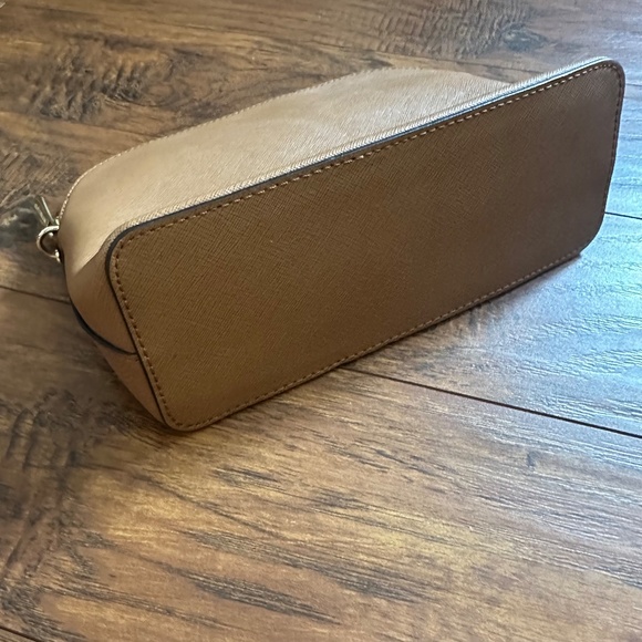 Michael Kors Large Cindy Dome Crossbody Bag - Picture 4 of 9